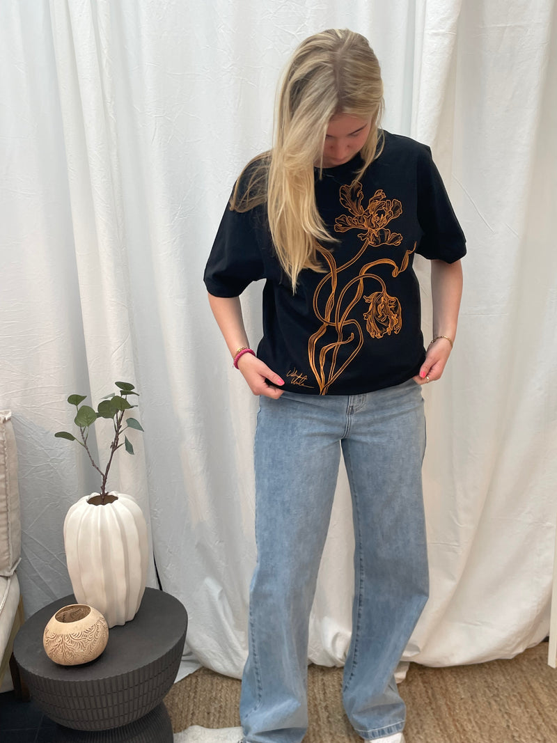 Vitória Vilela Botanical Tee Orange