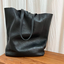 Load image into Gallery viewer, Totebag Mia Black
