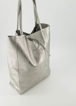 Load image into Gallery viewer, Totebag Mia Silver Metallic
