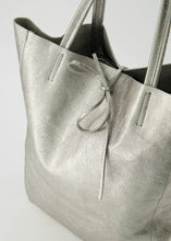 Load image into Gallery viewer, Totebag Mia Silver Metallic

