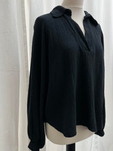 Load image into Gallery viewer, V-Neck Blouse Bella Black
