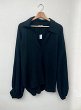 Load image into Gallery viewer, V-Neck Blouse Bella Black
